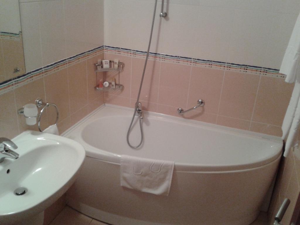 Hotel Perperikon Kŭrdzhali Pokoj fotografie